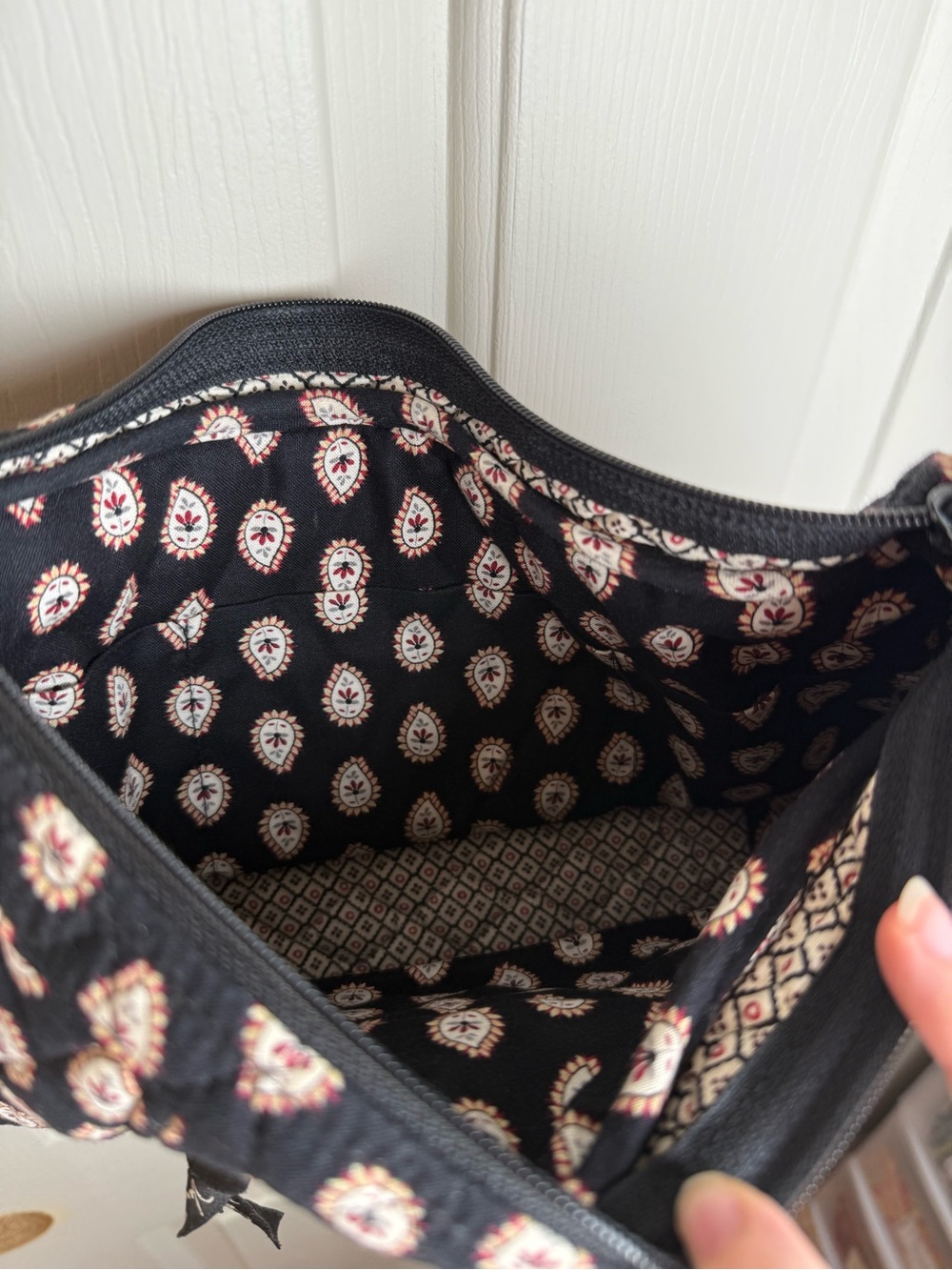 Vera Bradley Classic Black Hobo Purse NWOT Shoulder Bag 11x8x4.5 - Picture 5 of 9